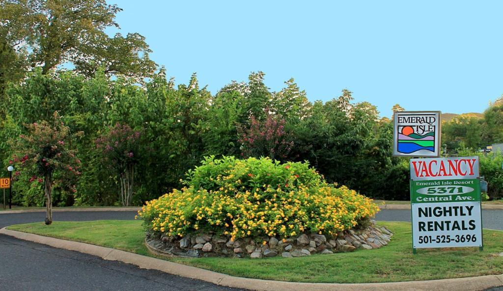 Emerald Isle Resort Hot Springs Exterior foto